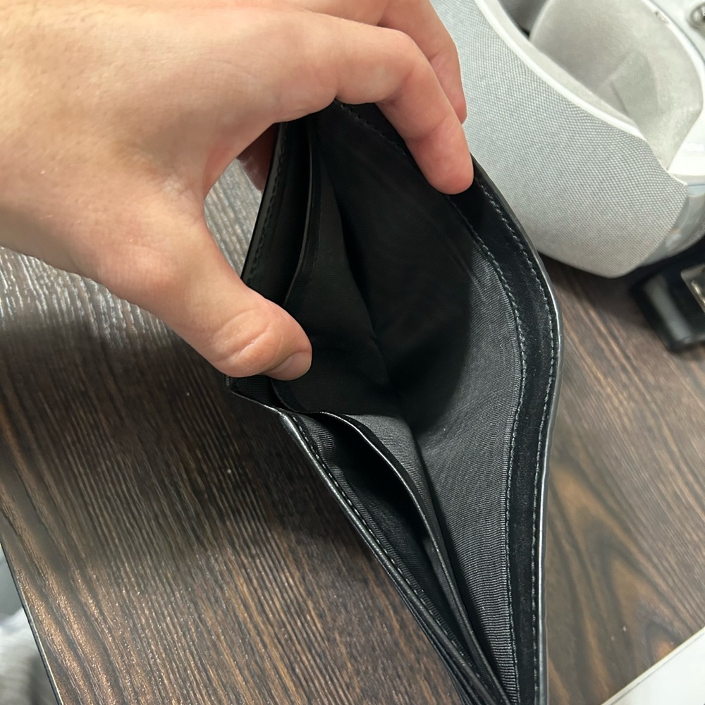 Men’s Gucci Wallet - Picture 3 of 4